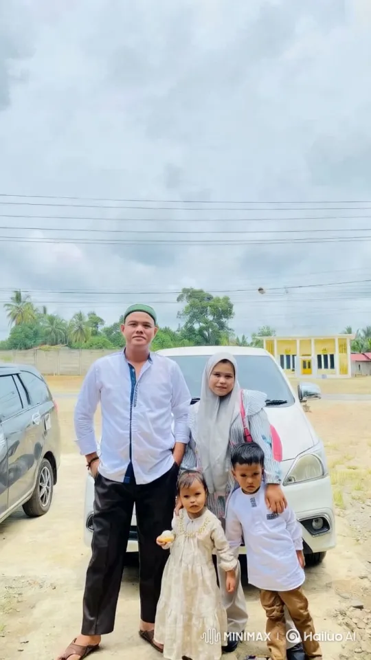 Family and Man Performing Kungfu in Parking Area – AI Generated Video | Hailuo AI