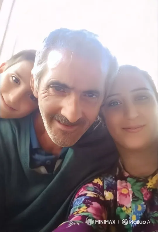 Family Embraces with Warmth and Tenderness – AI Generated Video | Hailuo AI