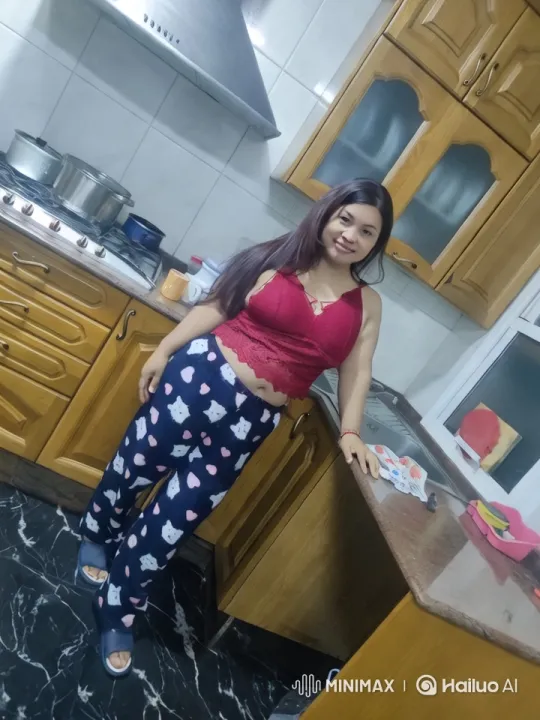 Cozy Kitchen Dance with Warm and Inviting Aesthetic – AI Generated Video | Hailuo AI