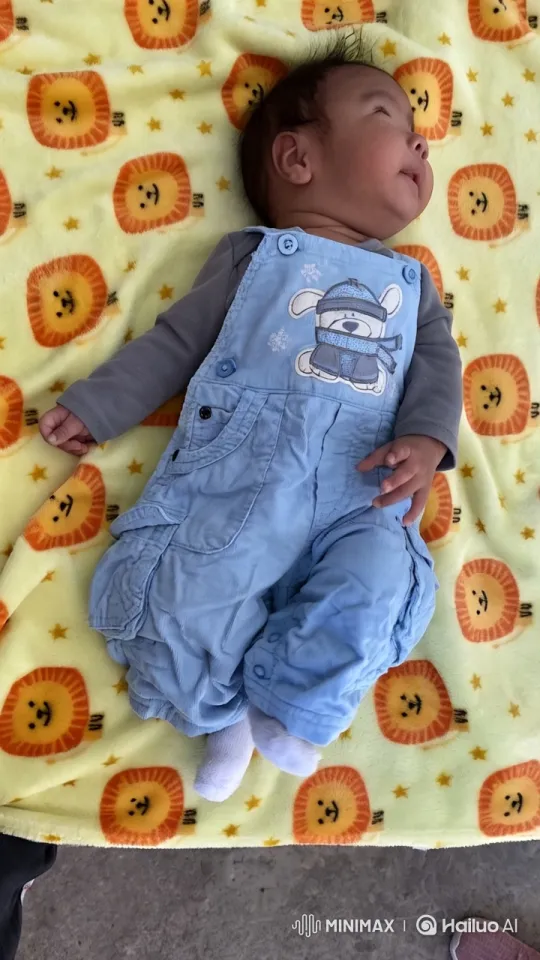 Baby Dancing and Playing Kung Fu in Adorable Outfit – AI Generated Video | Hailuo AI