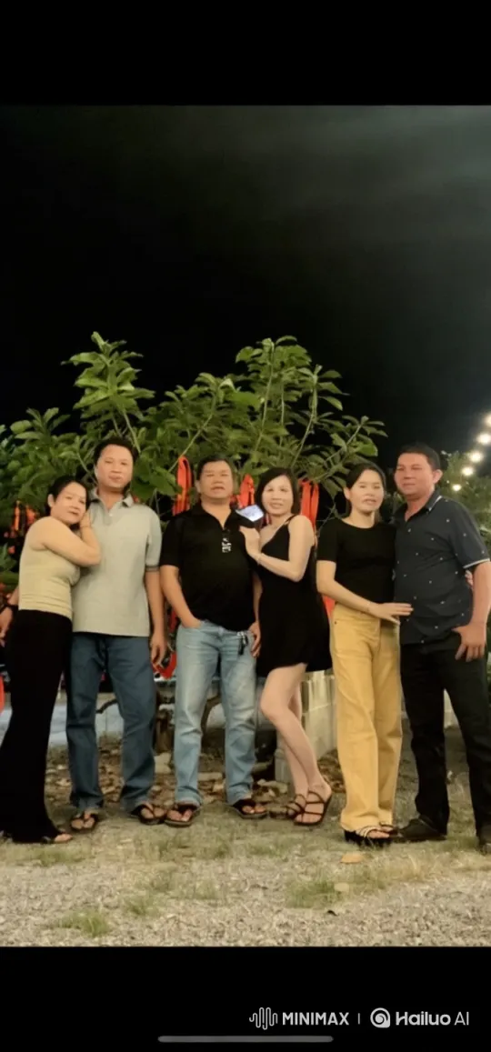Nighttime Celebration: Dynamic Group Performance with Vibrant Energy – AI Generated Video | Hailuo AI
