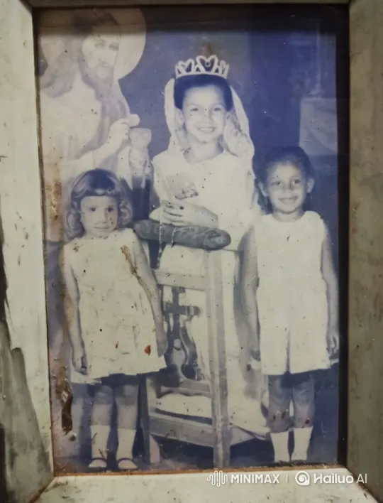 Girls Celebrate in White Dresses with Joyful Embrace – AI Generated Video | Hailuo AI