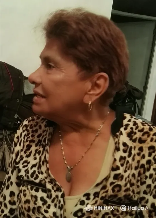 Woman in Leopard Print Top: Graceful Spin in Cozy Setting – AI Generated Video | Hailuo AI