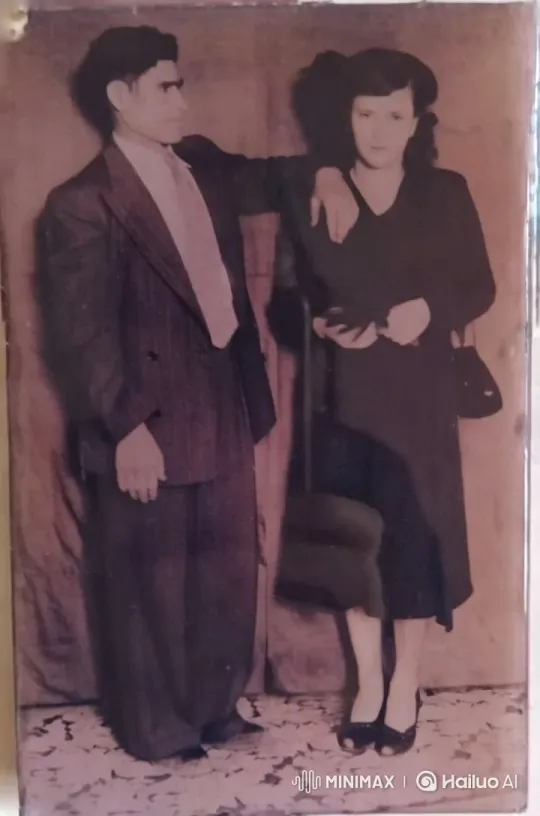 Vintage Couple's Tender Moment in Sepia Tone – AI Generated Video | Hailuo AI
