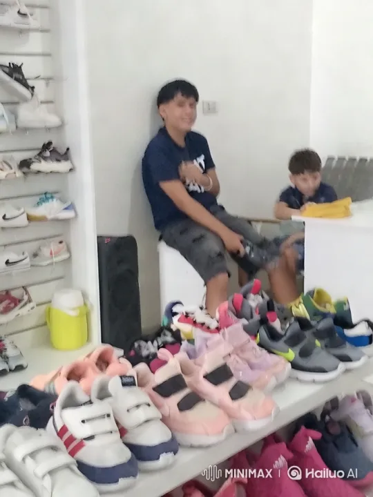 Affectionate Moment in a Shoe Store – AI Generated Video | Hailuo AI