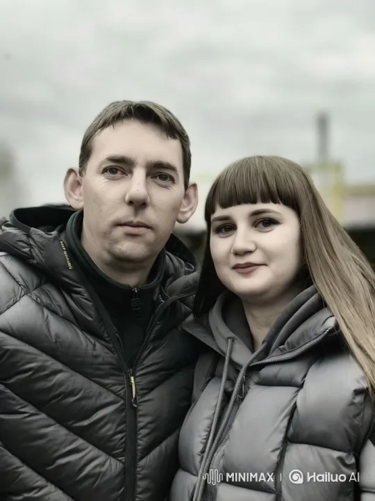 Couple Emphasized in Intimate Winter Portrait – AI Generated Video | Hailuo AI