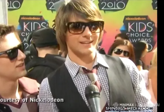 Nickelodeon Kids' Choice Awards 2010: Energetic Host Unveils Event Atmosphere – AI Generated Video | Hailuo AI