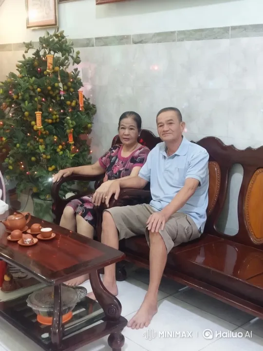 Elderly Couple's Tender Moment in Cozy Living Room – AI Generated Video | Hailuo AI