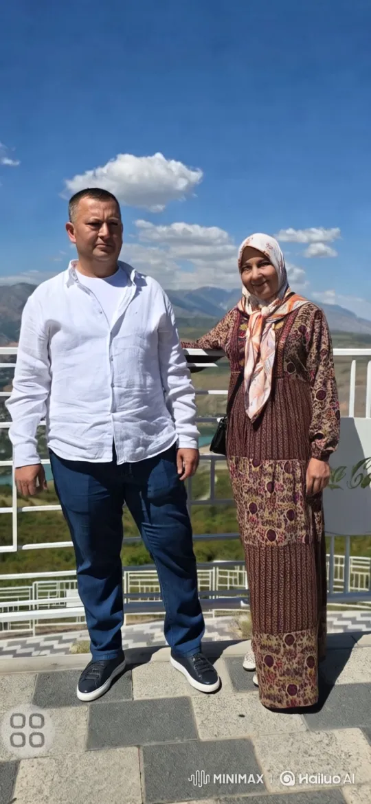 Couple Embraces on Mountain Overlook – AI Generated Video | Hailuo AI