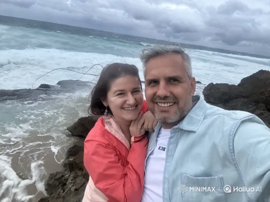 Couple Embraced on Rocky Shoreline with Dramatic Waves – AI Generated Video | Hailuo AI