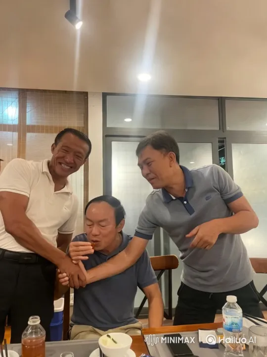 Dynamic Kungfu Fight Scene in Modern Setting – AI Generated Video | Hailuo AI