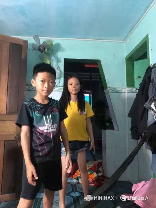 Children in Blue Room Engage in Armed Confrontation – AI Generated Video | Hailuo AI
