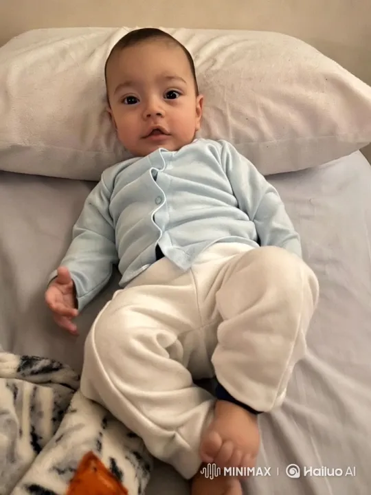 Baby Dancing Joyfully on Cozy Bed – AI Generated Video | Hailuo AI