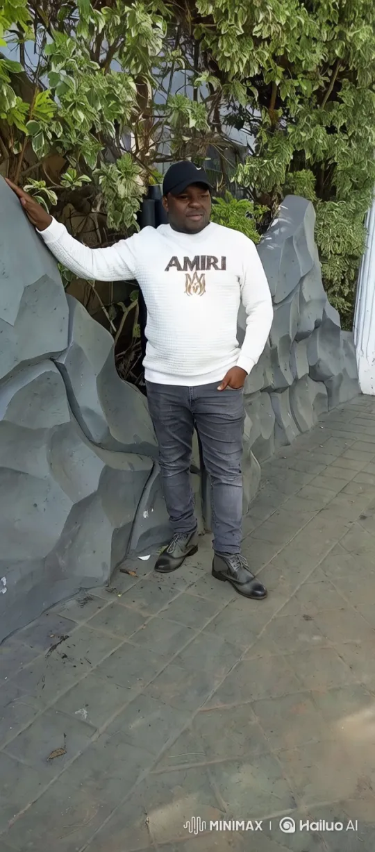 Teacher in Confusion Amidst Nature and Urban Setting – AI Generated Video | Hailuo AI