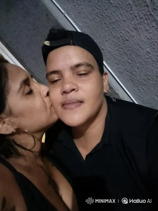 Affectionate Kiss Between Two Individuals – AI Generated Video | Hailuo AI