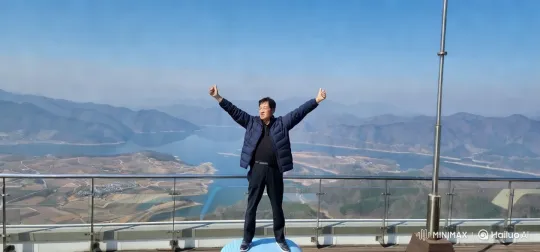 Victorious Pose with Mountain and Lake Background – AI Generated Video | Hailuo AI