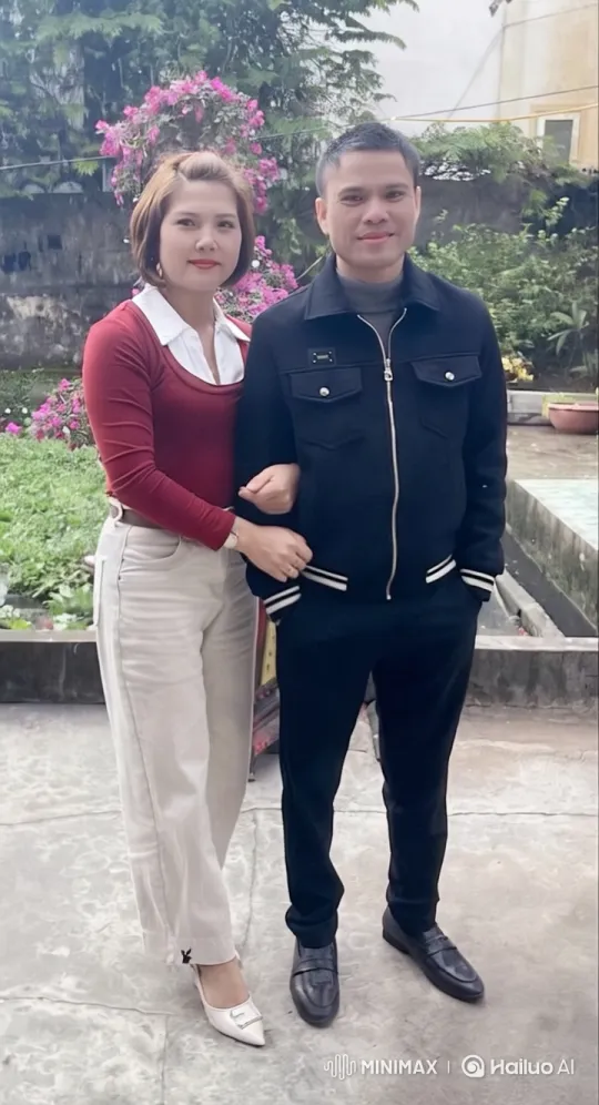 Couple in Garden Showcases Harmony and Aesthetic – AI Generated Video | Hailuo AI