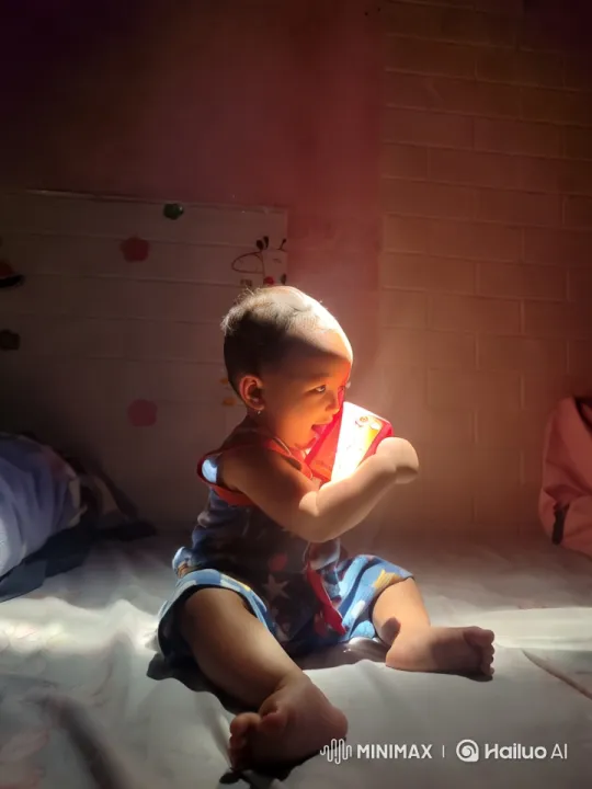 Serene Baby Moments: Warm Light and Gentle Interaction – AI Generated Video | Hailuo AI