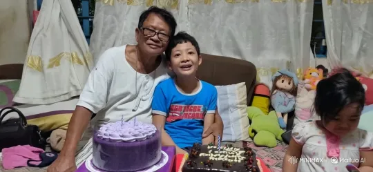 Family Celebrates with Transformers in Live2D Animation – AI Generated Video | Hailuo AI