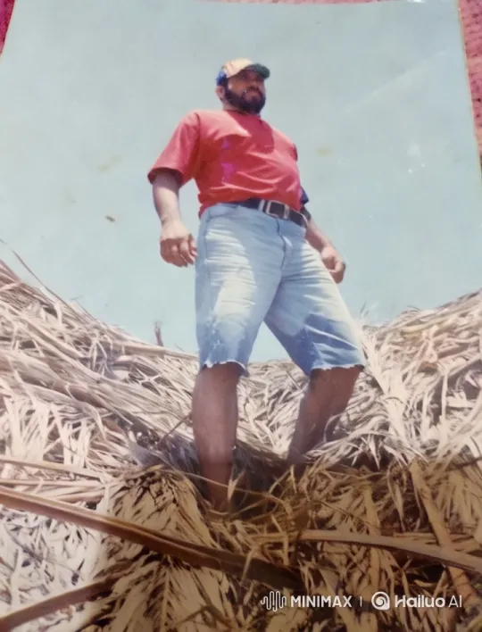 Confident Man in Rustic Field with Dynamic Camera Work – AI Generated Video | Hailuo AI