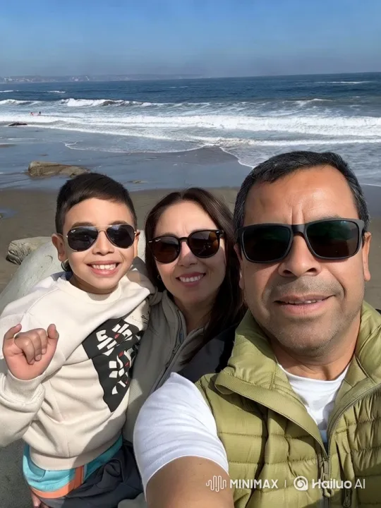 Family's Beach Day Interrupted by Giant Crabs – AI Generated Video | Hailuo AI