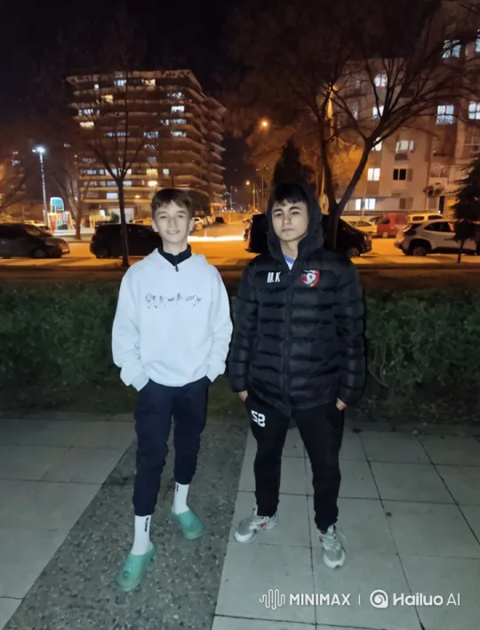 Romantic Urban Kiss Captured in Nighttime – AI Generated Video | Hailuo AI