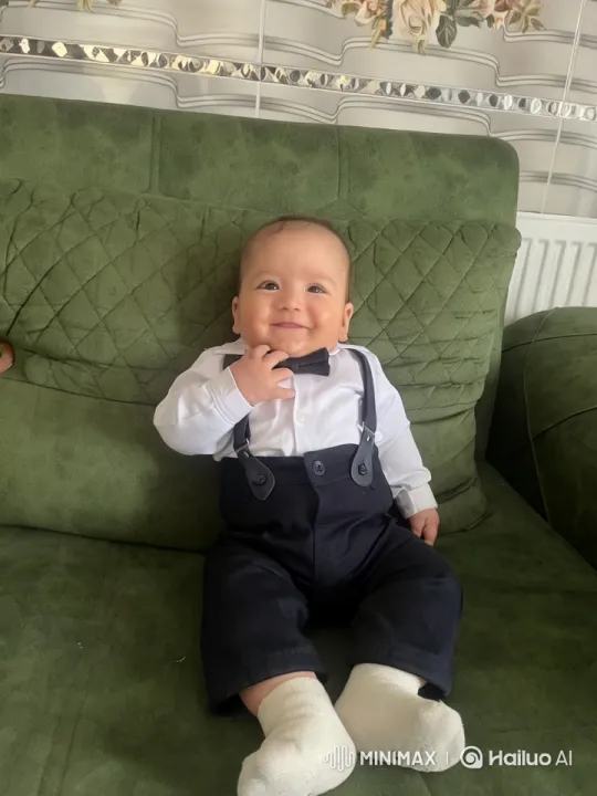 Baby's Joyful Dance in Quirky Outfit – AI Generated Video | Hailuo AI