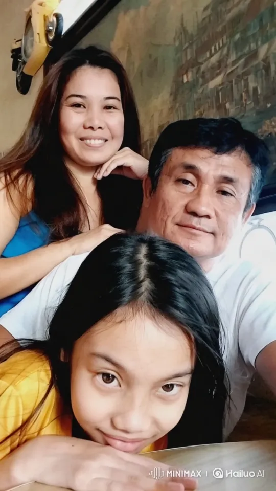 Family Embrace Captured in Intimate, Elegant Moment – AI Generated Video | Hailuo AI