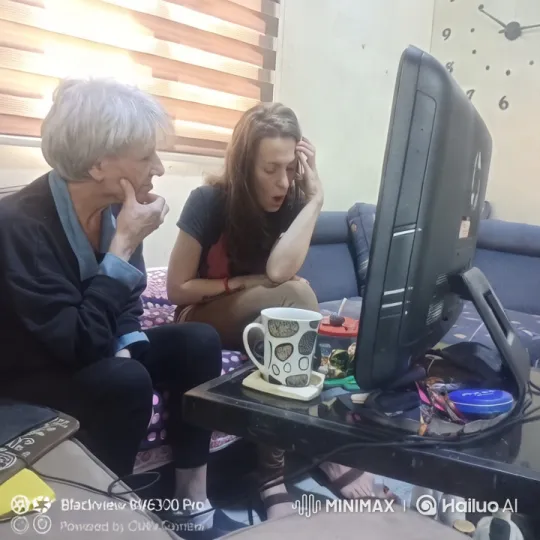 Cozy Living Room with Warm Atmosphere and Intimate Interaction – AI Generated Video | Hailuo AI