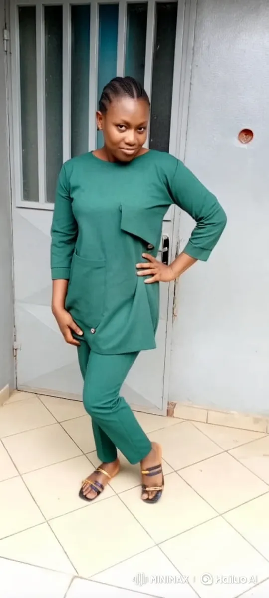 Live2D Animated Woman in Green Outfit with Natural Movements – AI Generated Video | Hailuo AI