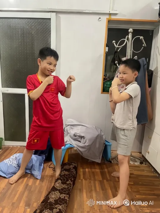 Boys Engage in Energetic Kung Fu Fight in a Room – AI Generated Video | Hailuo AI