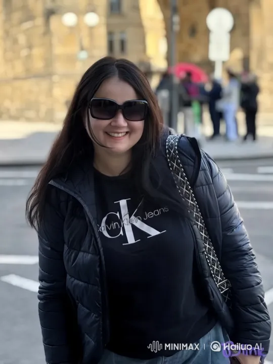 Fashionable Woman Showcased in Urban Cityscape – AI Generated Video | Hailuo AI