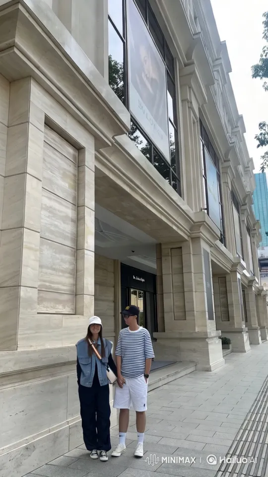 Casual Individuals Engage in Kungfu in Front of Luxury Building – AI Generated Video | Hailuo AI
