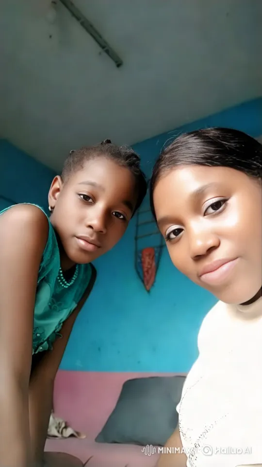 Joyful Encounter in a Colorful Room with Dynamic Camera Work – AI Generated Video | Hailuo AI
