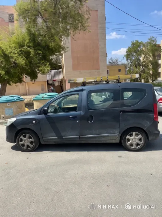 Urban Artist Transforms Car to Blue, Pushes it Into Sea – AI Generated Video | Hailuo AI