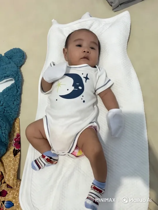 Baby's Playful Dance on Cozy Mat – AI Generated Video | Hailuo AI