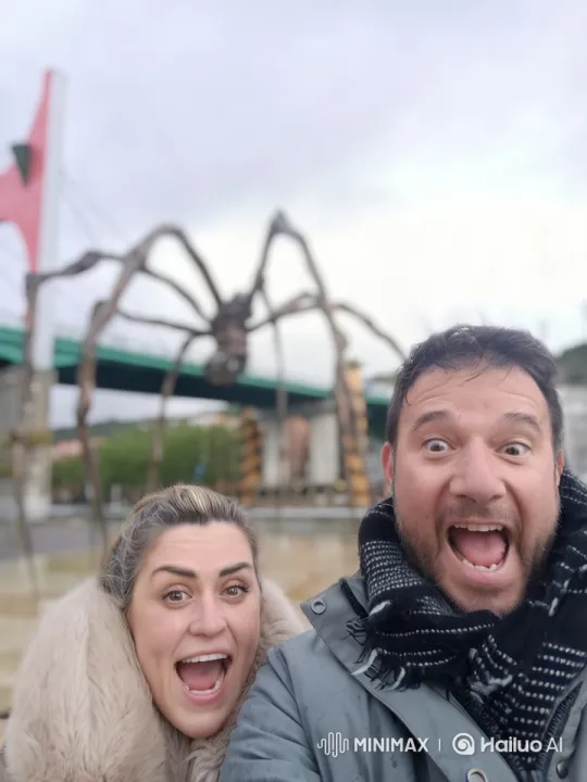Moving Spider Sculpture Surprises Couple in Cold – AI Generated Video | Hailuo AI