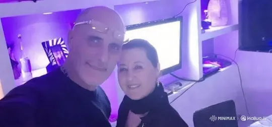 Contemporary Room with Dynamic Subjects and Aesthetic Lighting – AI Generated Video | Hailuo AI