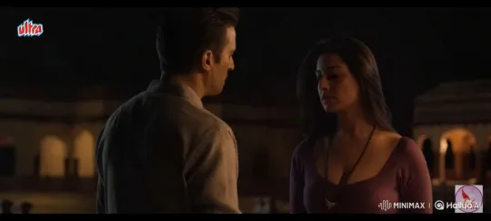 Romantic French Kiss in Dimly Lit Outdoor Setting – AI Generated Video | Hailuo AI