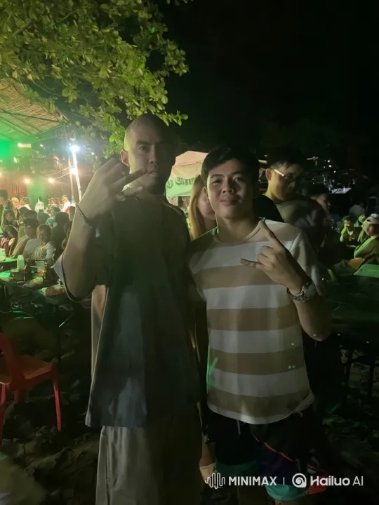 Casual Dance at Festive Outdoor Event – AI Generated Video | Hailuo AI