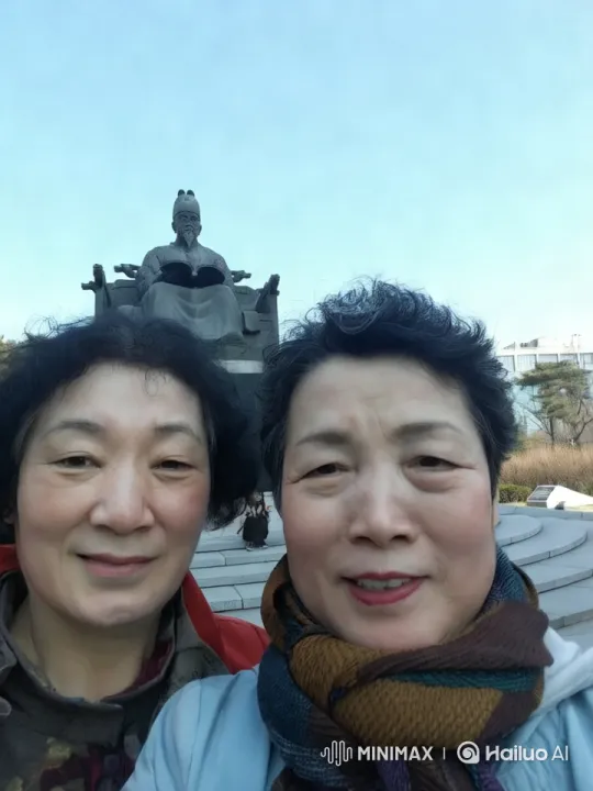 Historical Statue and Tourists in Serene Setting – AI Generated Video | Hailuo AI