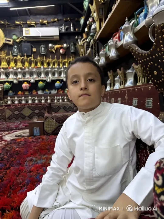 Traditional Thobe and Teapots: A Cultural Scene – AI Generated Video | Hailuo AI