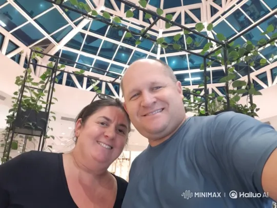 Intimate Kiss in Modern Green Indoor Oasis – AI Generated Video | Hailuo AI