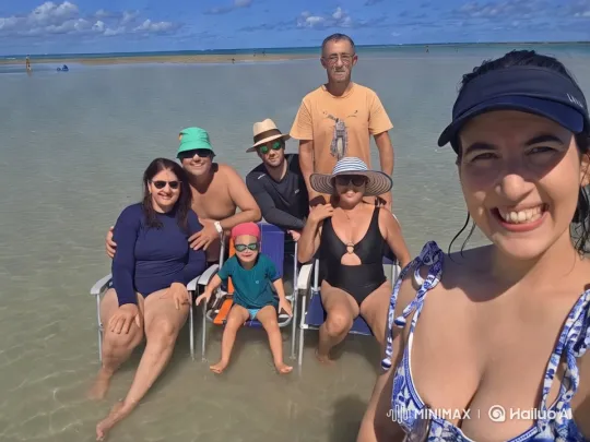 Beachgoers Flee from Circling Shark Amidst Panic – AI Generated Video | Hailuo AI