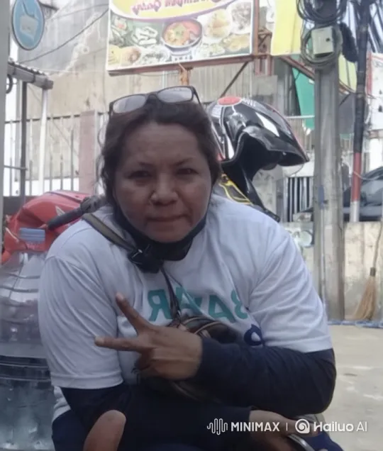 Urban Street Dancer Showcases Joyful Energy – AI Generated Video | Hailuo AI