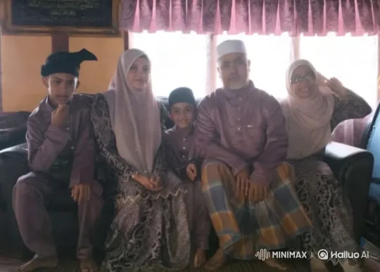 Family Performs Synchronized Kung Fu in Traditional Setting – AI Generated Video | Hailuo AI