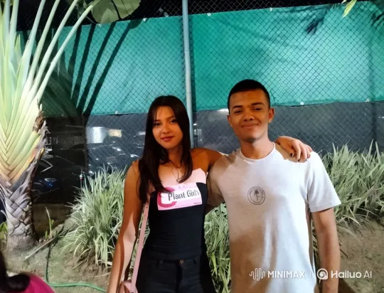 Couple's Tender Kiss in Lush Outdoor Setting – AI Generated Video | Hailuo AI