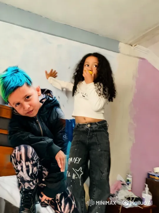 Young Couple Shares Affectionate Moment in Artistic Setting – AI Generated Video | Hailuo AI