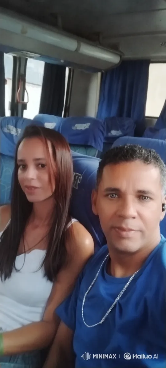 Calm Bus Ride: Couple Shares Intimate Kiss – AI Generated Video | Hailuo AI