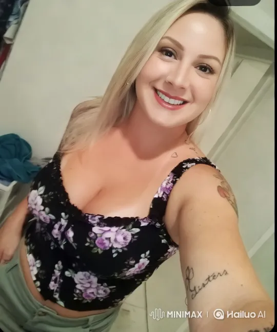 Woman with Tattoo Leaves Room, Enters Cozy Bar – AI Generated Video | Hailuo AI